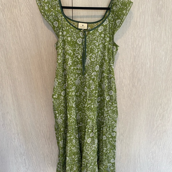 Tuckernuck Dresses & Skirts - Tuckernuck Olive Green Floral Maxi Dress